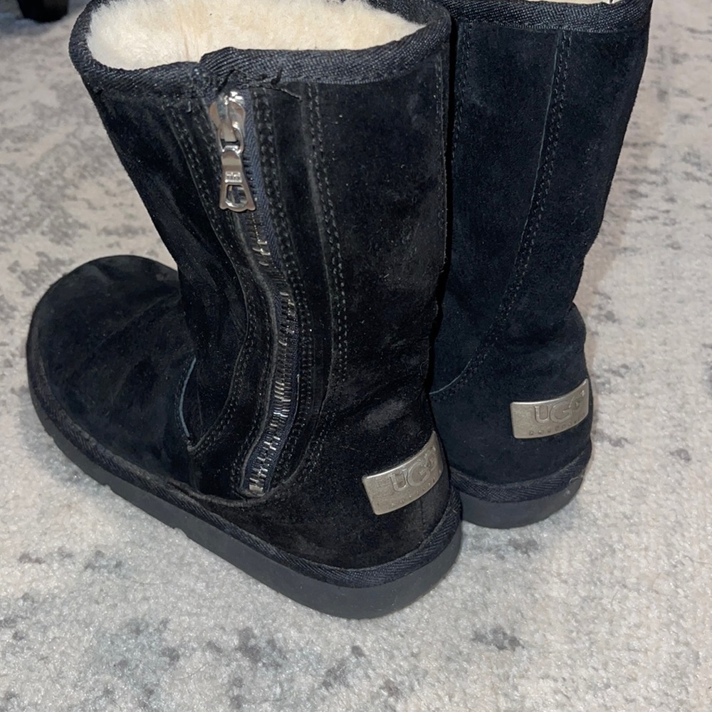Short ugg boot